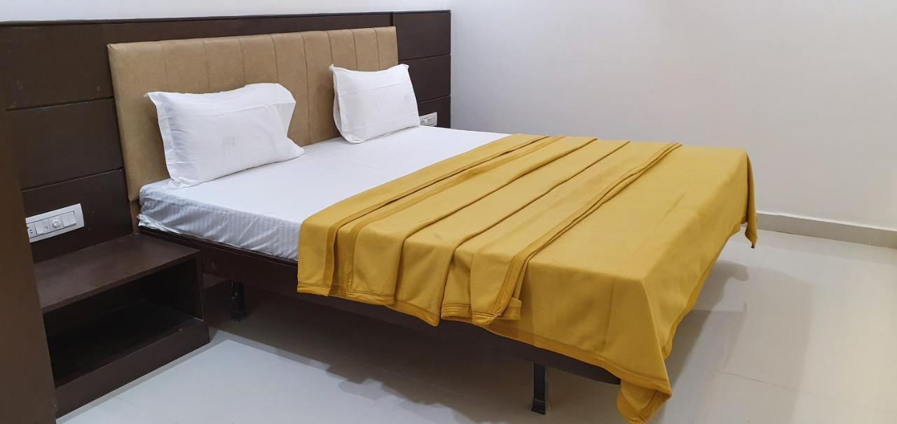 Hotel N K Bhuj Extérieur photo
