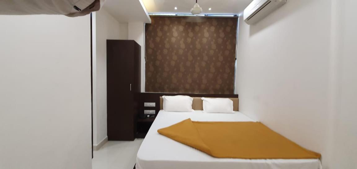 Hotel N K Bhuj Extérieur photo