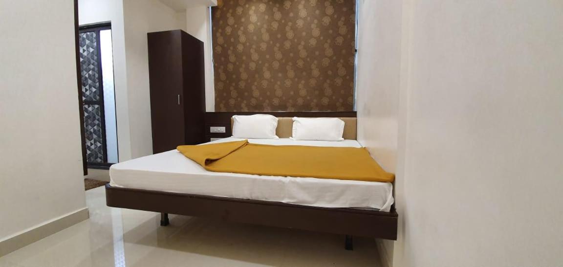Hotel N K Bhuj Extérieur photo
