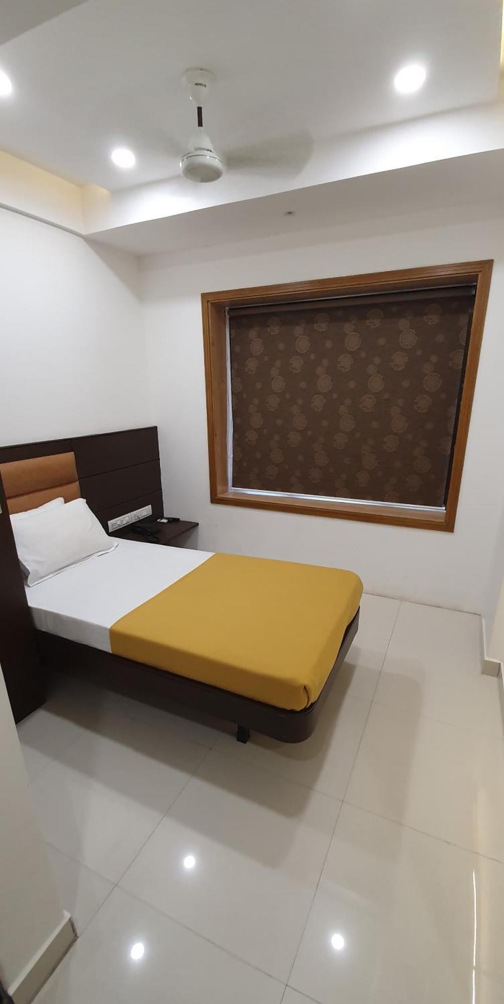 Hotel N K Bhuj Extérieur photo