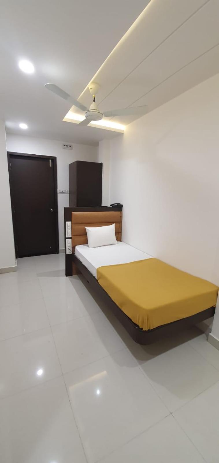 Hotel N K Bhuj Extérieur photo
